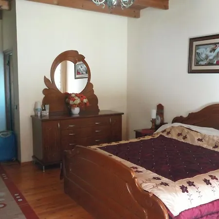 Pensión Nano Residents' Charming Getaway