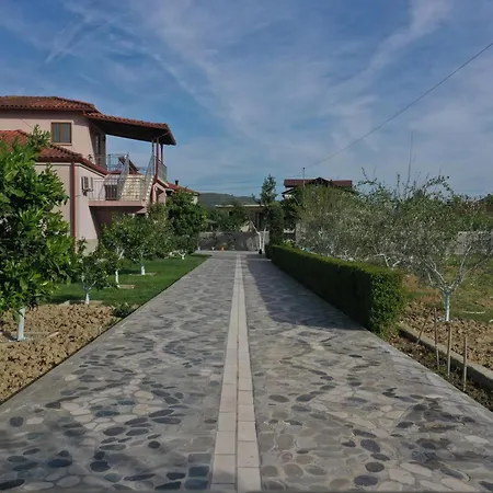 Nano Residents' Charming Getaway Pensión *