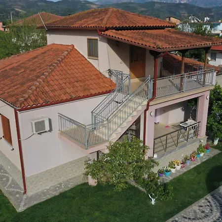 Nano Residents' Charming Getaway Μπεράτ